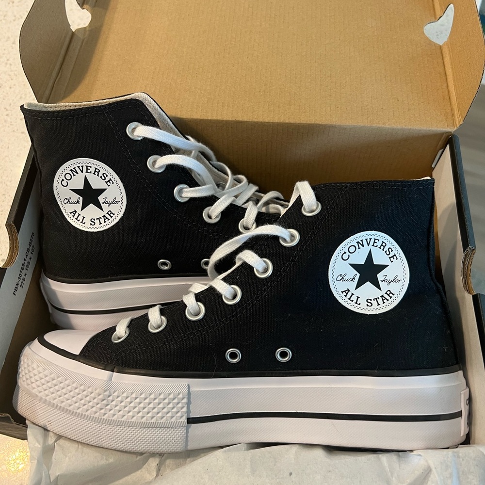 Chuck Taylor All Star Lift Hi Sneaker in Black & White
Converse